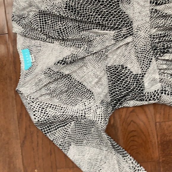 B/W animal print Maternity wrap dress - Picture 2 of 6